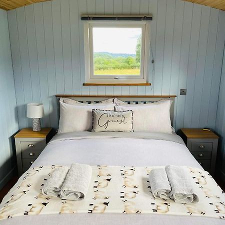 Bespoke Luxury Huts With Hot Tubs. Located In The Black Mountains. Llanveynoe Eksteriør bilde