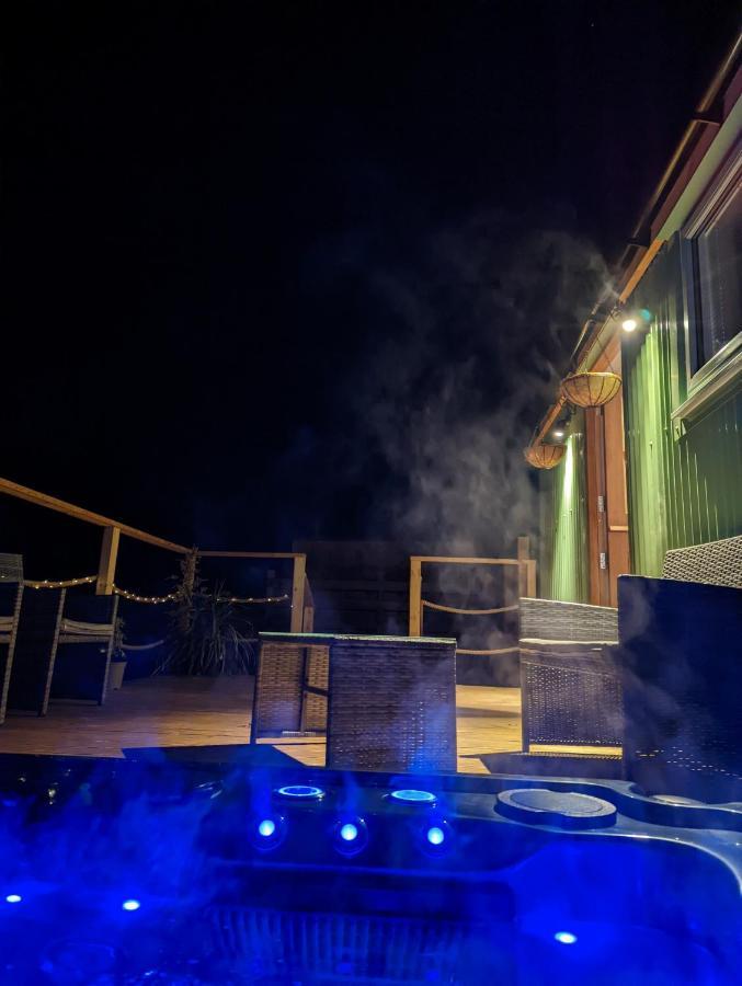 Bespoke Luxury Huts With Hot Tubs. Located In The Black Mountains. Llanveynoe Eksteriør bilde