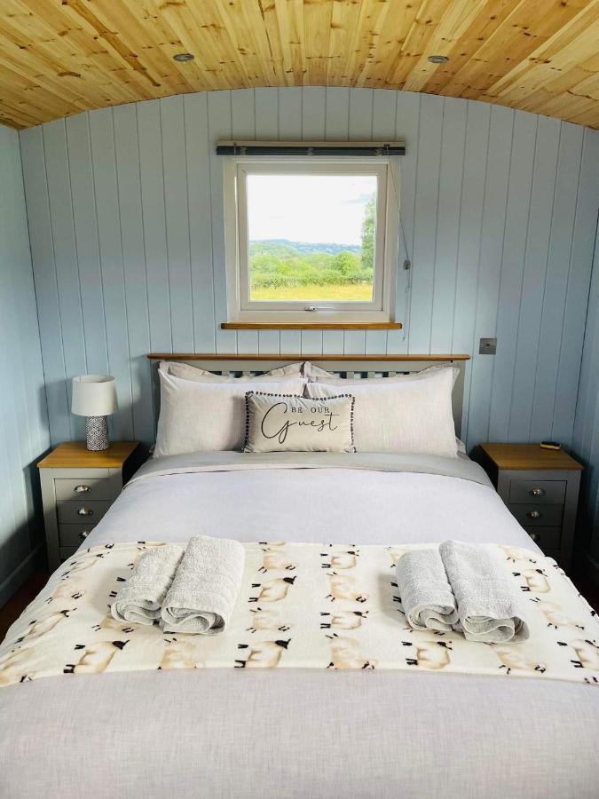 Bespoke Luxury Huts With Hot Tubs. Located In The Black Mountains. Llanveynoe Eksteriør bilde